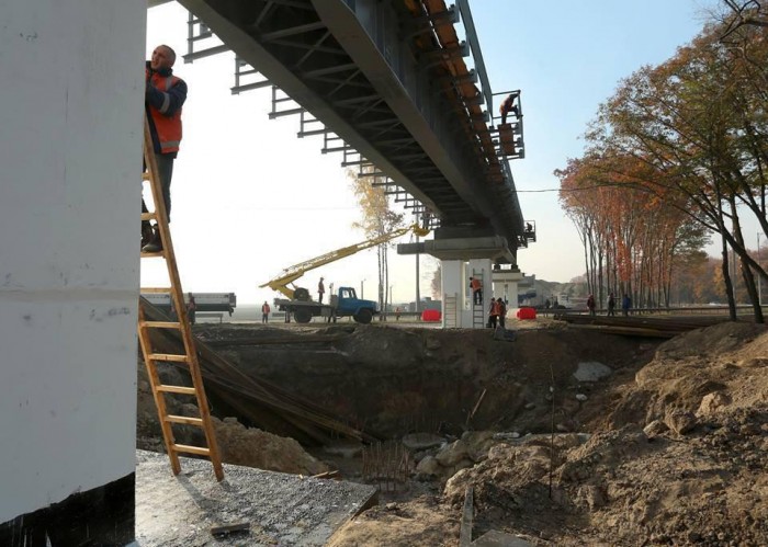 УЗ закончила строительство эстакады через дорогу Киев-Харьков для поездов в Борисполь